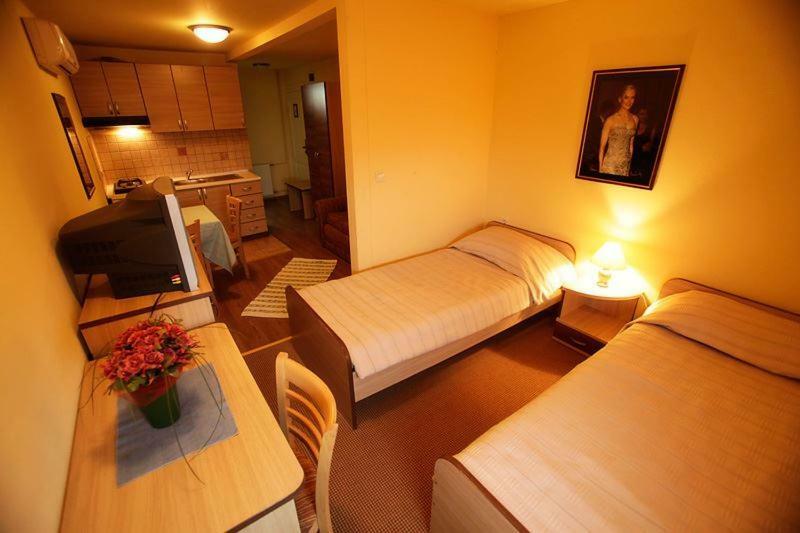 The Movie Resort Aparthotel Tribalj Buitenkant foto